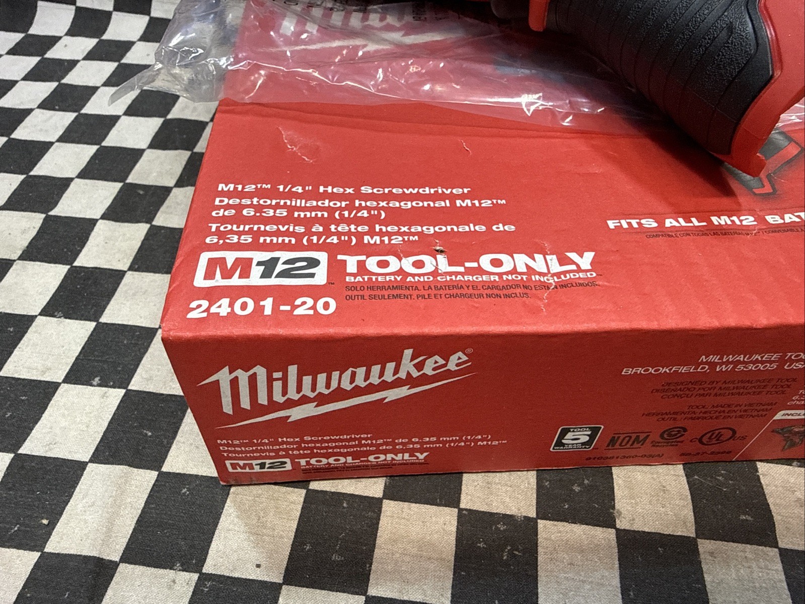MILWAUKEE Screwdriver 1/4″ Drive Size + BATTERY PACK LI-IO, 2401-20 & 48-11-2001