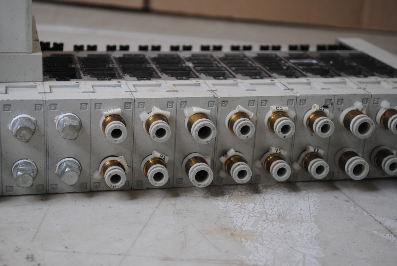 SMC Plug-In Manifold Used Working Condition Free Shipping