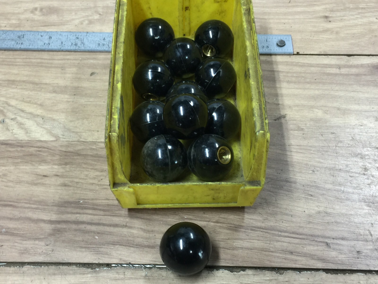 LOT OF ( 12 ) 1 3/8 DIAM. X 1/2 -13 THREAD ” MACHINE BALL HANDLES BALL KNOBS