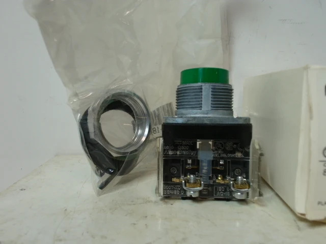 Allen Bradley 800T-B1D1 /T Green Extended Head Push Button Switch-New In Box