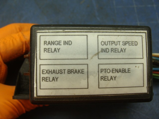 PETERBILT 330 FUSE/RELAY BOX E-434E/E-1826C W/4 HELLA RELAYS 4RD931524-02