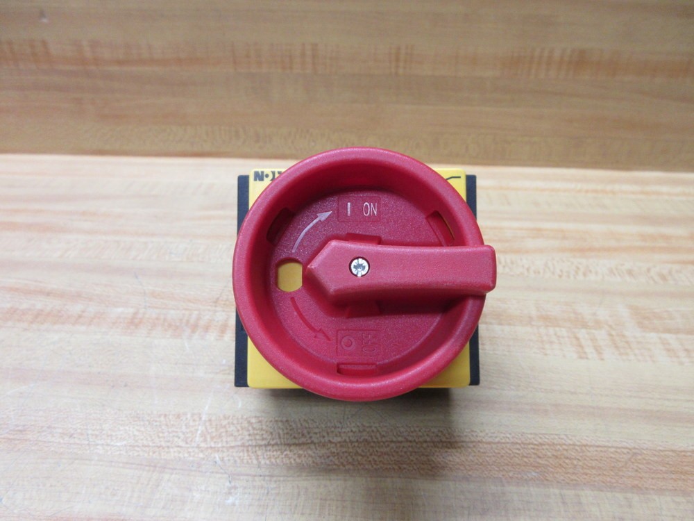 Eaton P1-32/SP1-032 Disconnect Switch P1-32 W/(2) HI11-P1/P3/E
