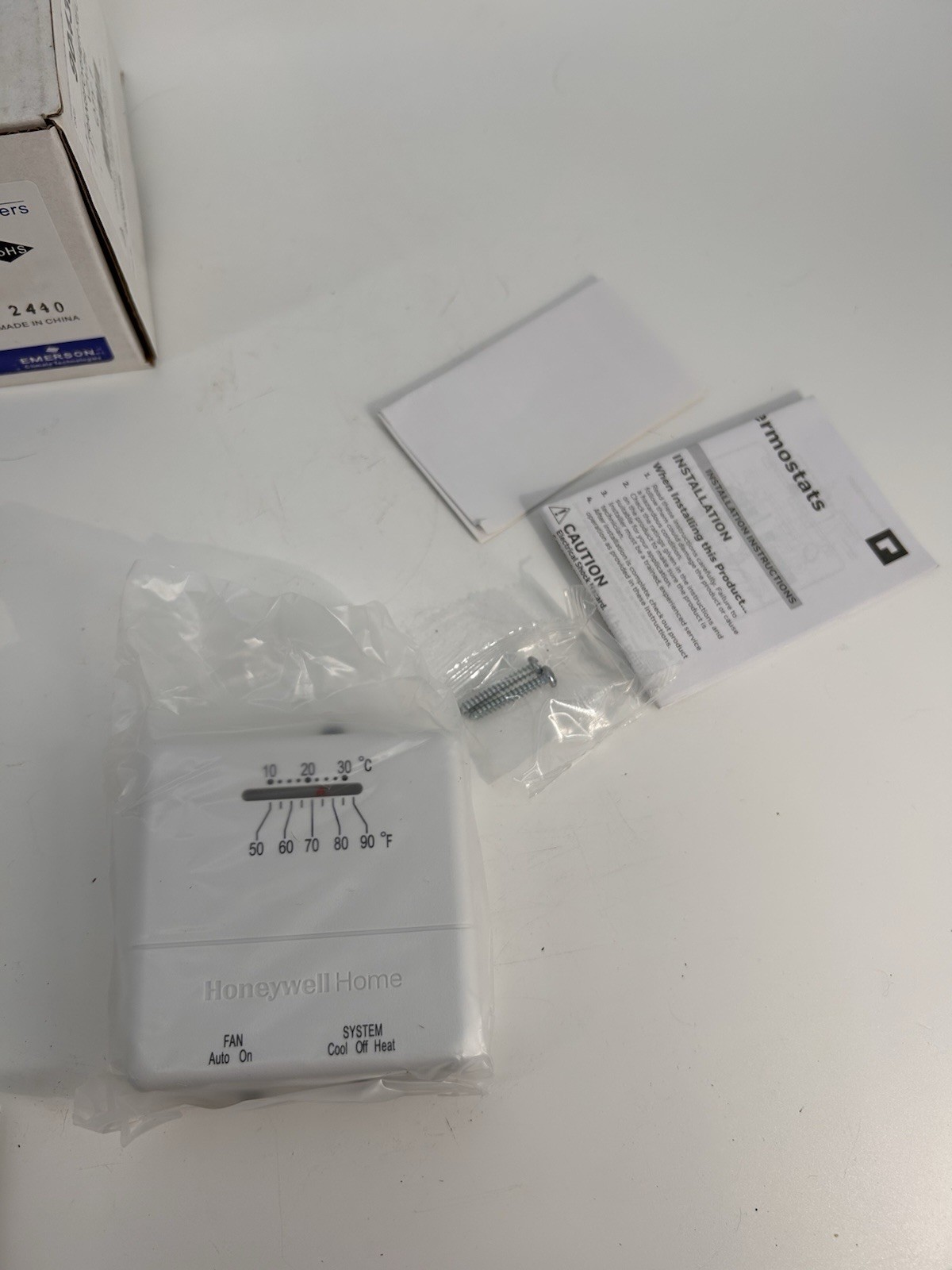 Brand New Honeywell T812C1000 Heating and Cooling Thermostat 24VAC