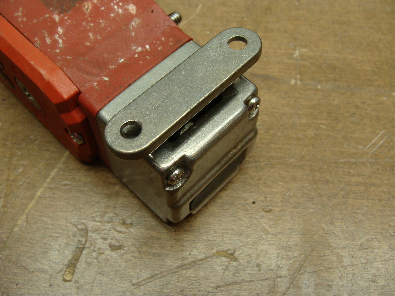 KLP SAFETY INTERLOCK SWITCH WITH GUARD LOCKING 201002 340V 3A 24V SOLENOID