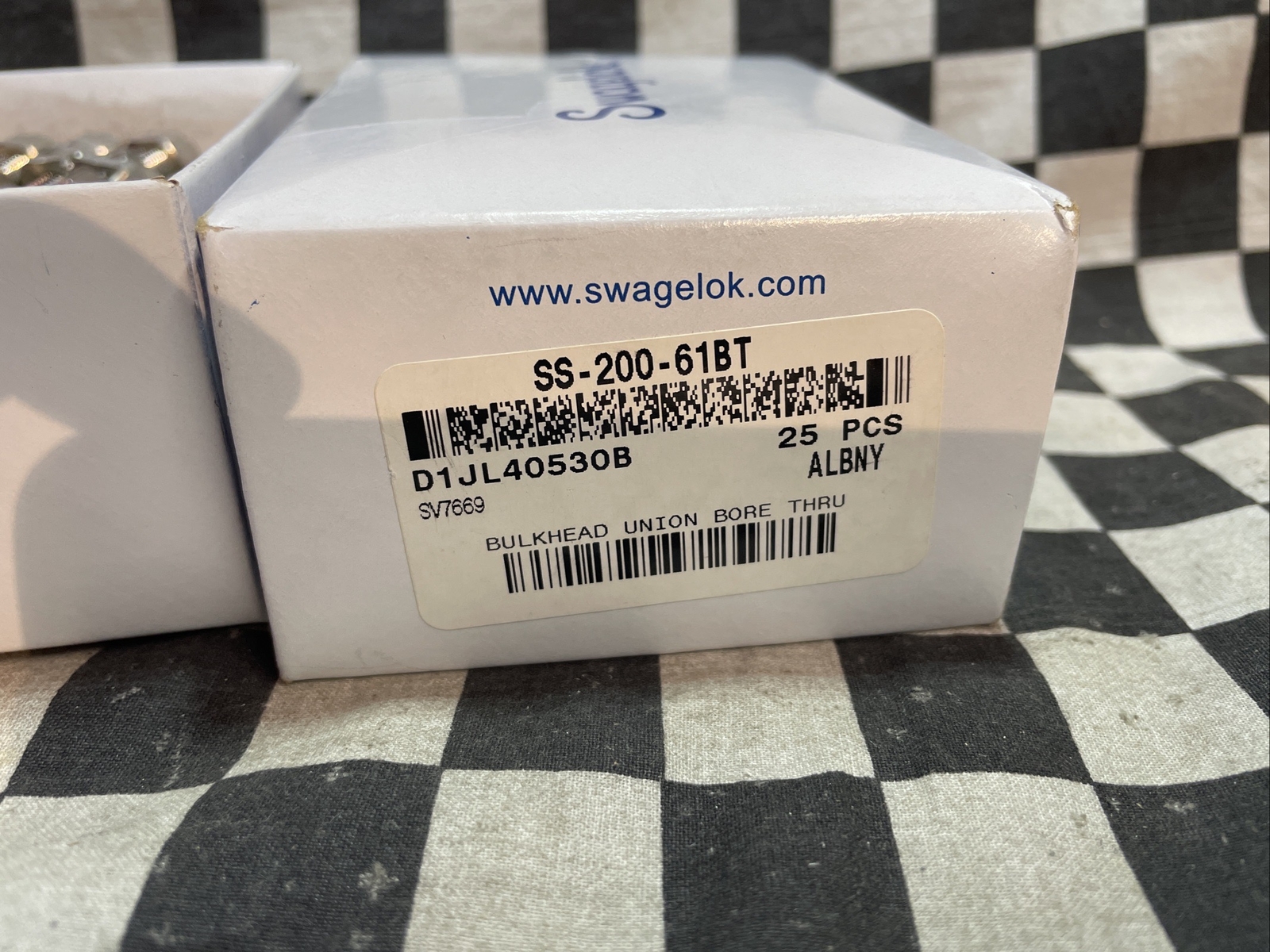 SWAGELOK SS-200-61BT, SS20061BT Bulkhead Union 1/8″ LOT OF 35 SHIPSAMEDAY#1631AT