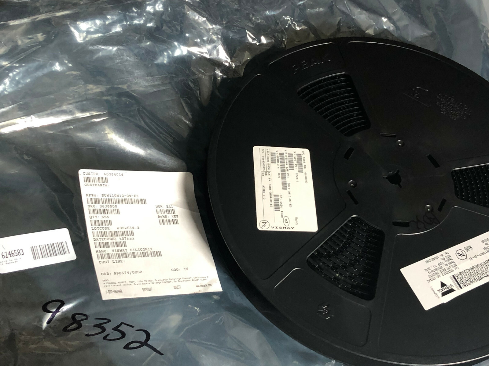 LOT 555 VISHAY SUM110N10-09-E3,TX24-04-EC1,N CHANNEL MOSFET,100V,110A TO-263,SL