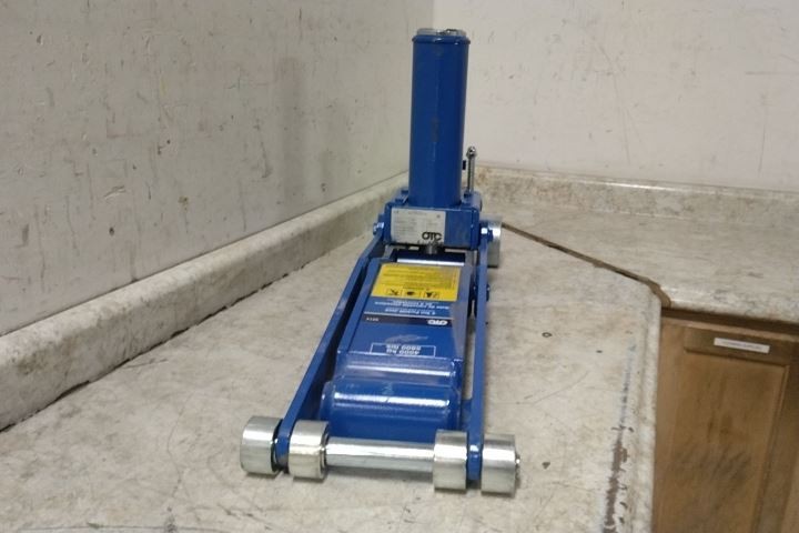 OTC 5214 4 Ton Load Capacity 28-3/4 In Maximum Lift Forklift Jack