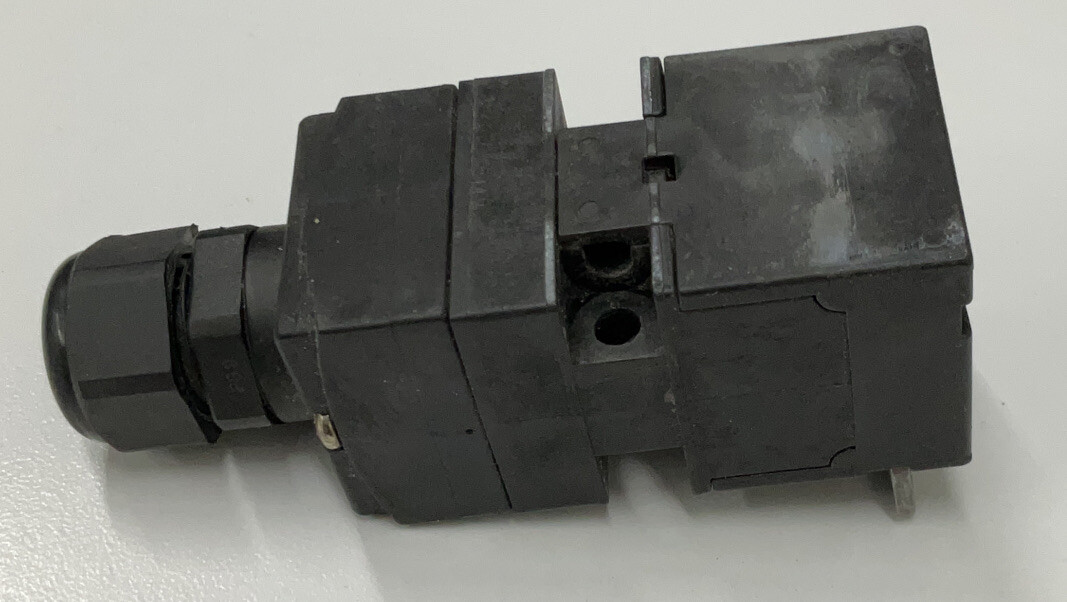 Schmersal AZ17-02ZRK / IEC 947-5-1 Safety Interlock Switch (CL253)