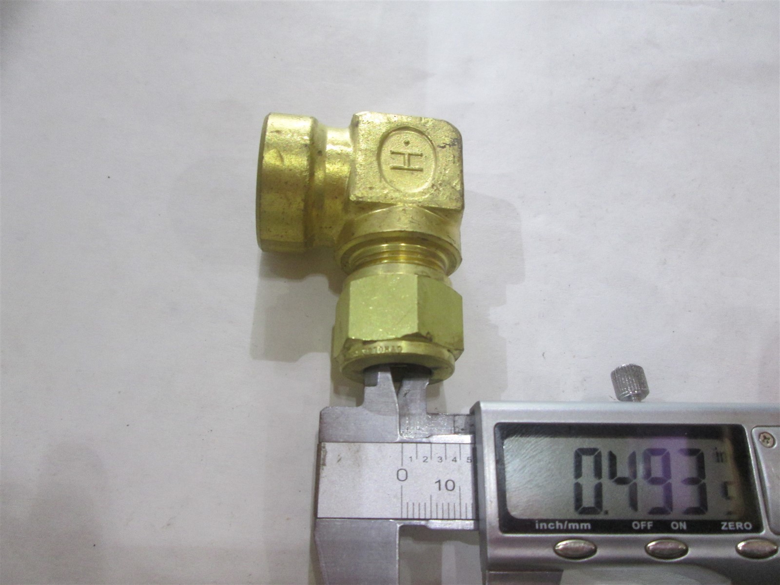 New Hoke Gyrolok Pipe Brass 1/2″ Tube OD X 1/2″ Female NTP 90 Elbow 8LF8BR