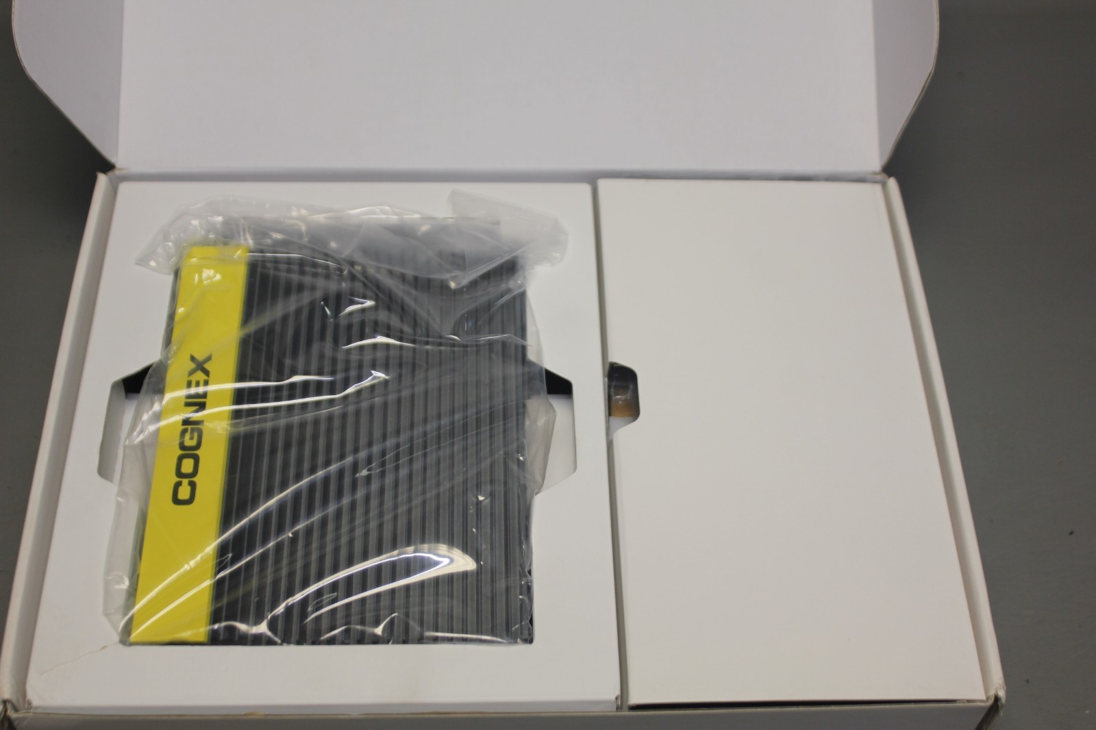 NEW COGNEX/KARBON COMPACT RUGGED COMPUTER CNX-K300 K300-E3950-8-F1-P