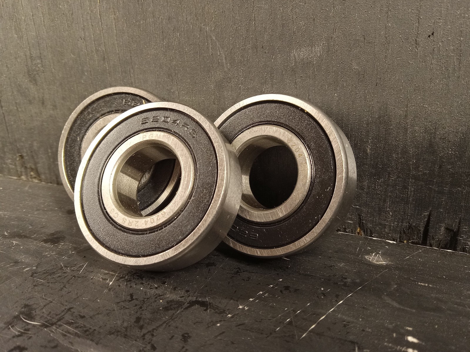 3 NEW PGN 6204-2RS RADIAL DEEP GROOVE BALL BEARINGS NNB ***MAKE OFFER***
