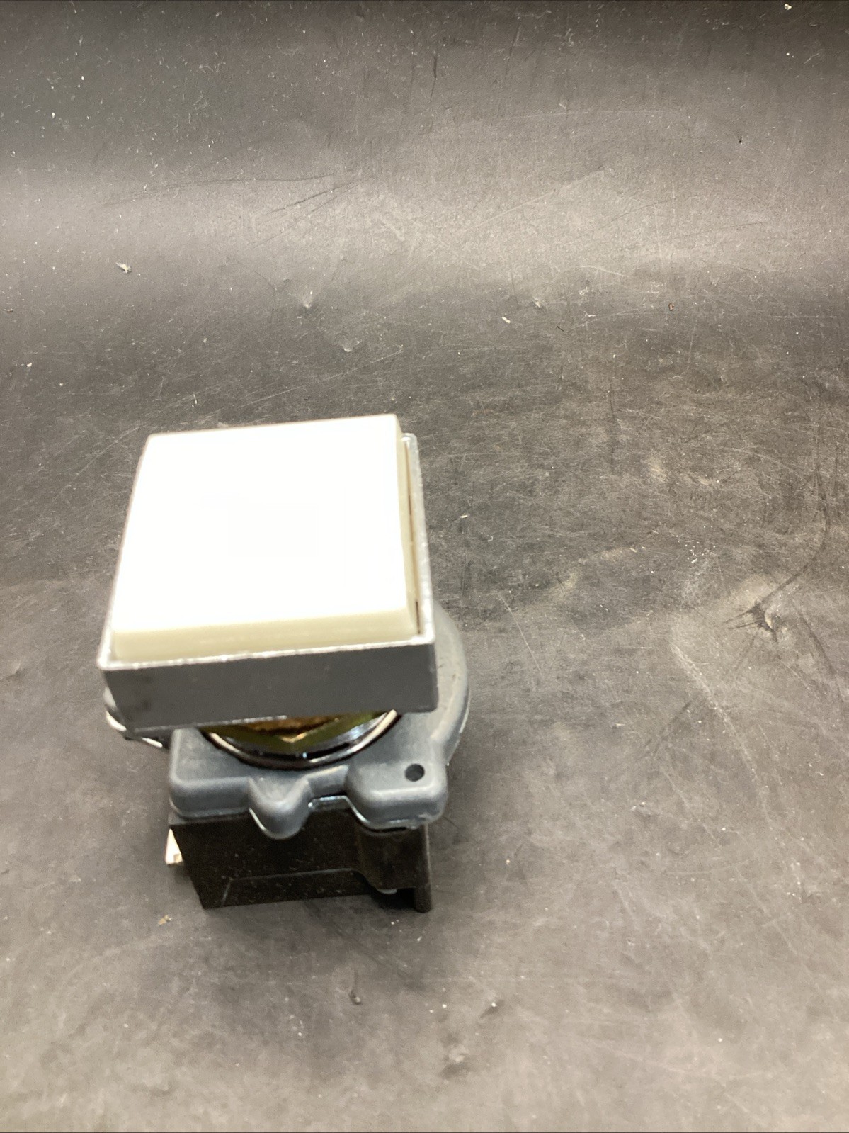 Eaton Cutler Hammer E30BA Compact Push Button Indication Light 120v