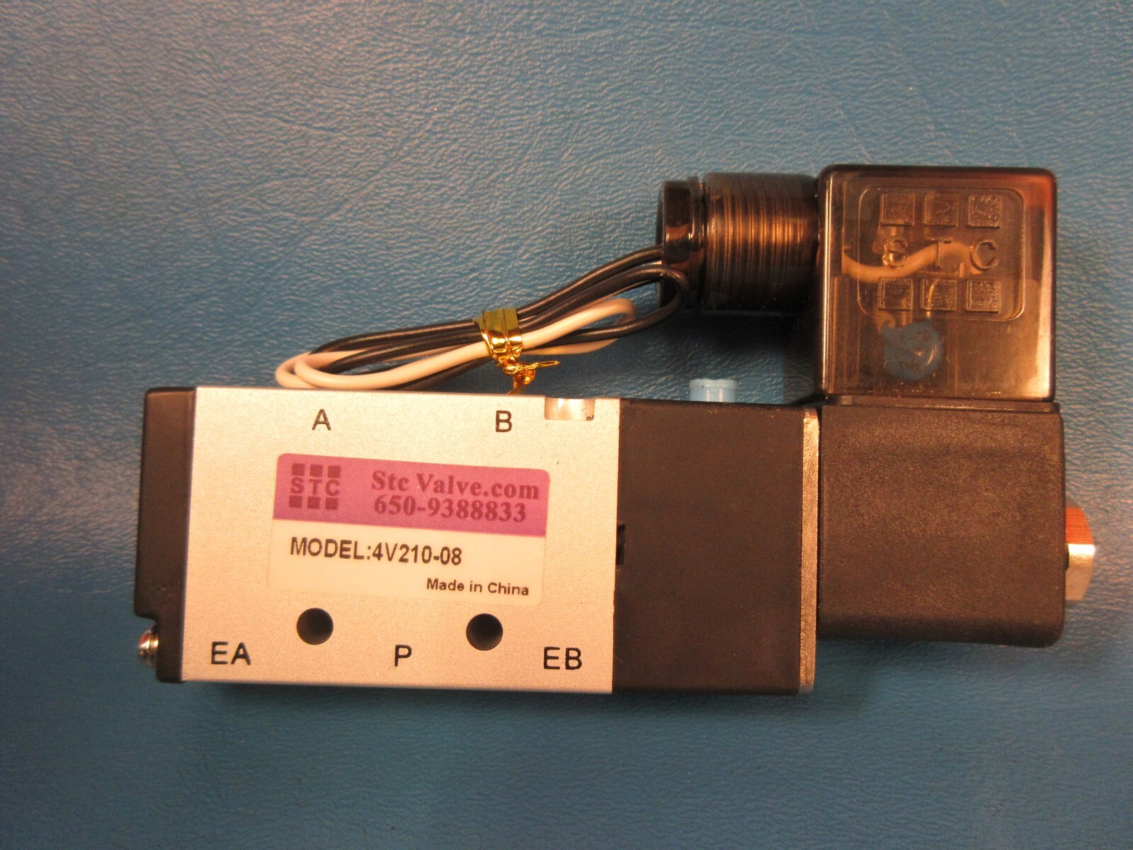 STC 4V210-08, Solenoid Valve, AC110V, 60Hz, Sizto Tech Corporation (AirTAC)