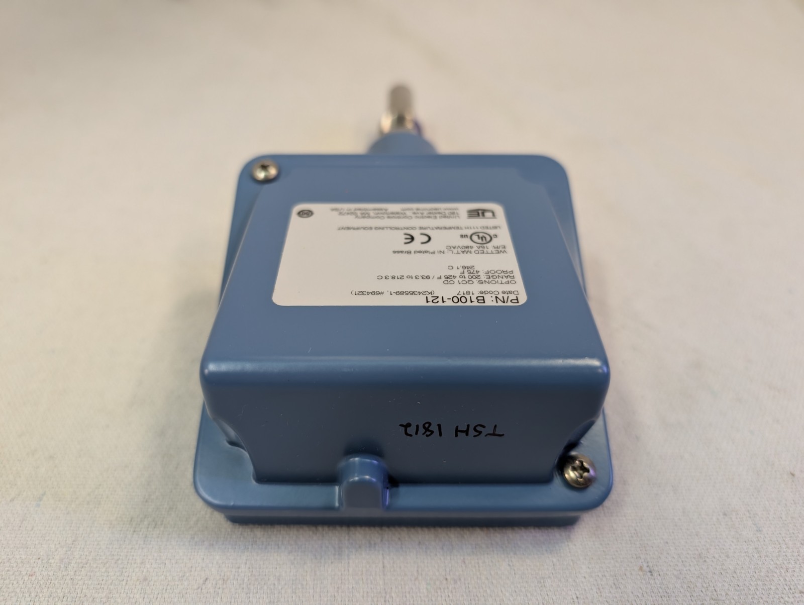 UE United Electric B100-121 Temperature Switch 200 DEG F TO 425 DEG Adjustable