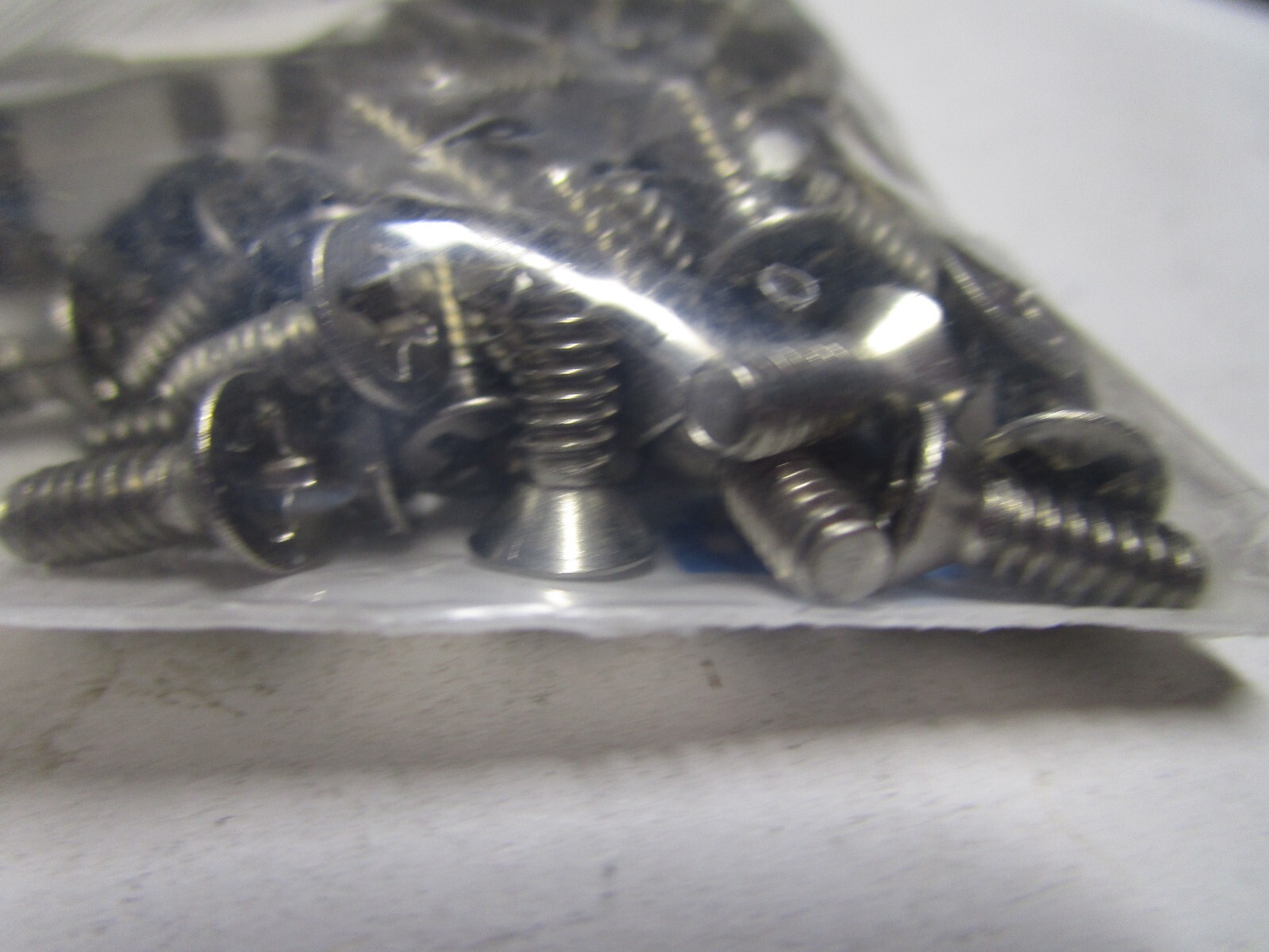 #6-32 x 3/8″ Phillips Flat Head Grade 18-8 Stainless Steel Machine Screw QTY 100
