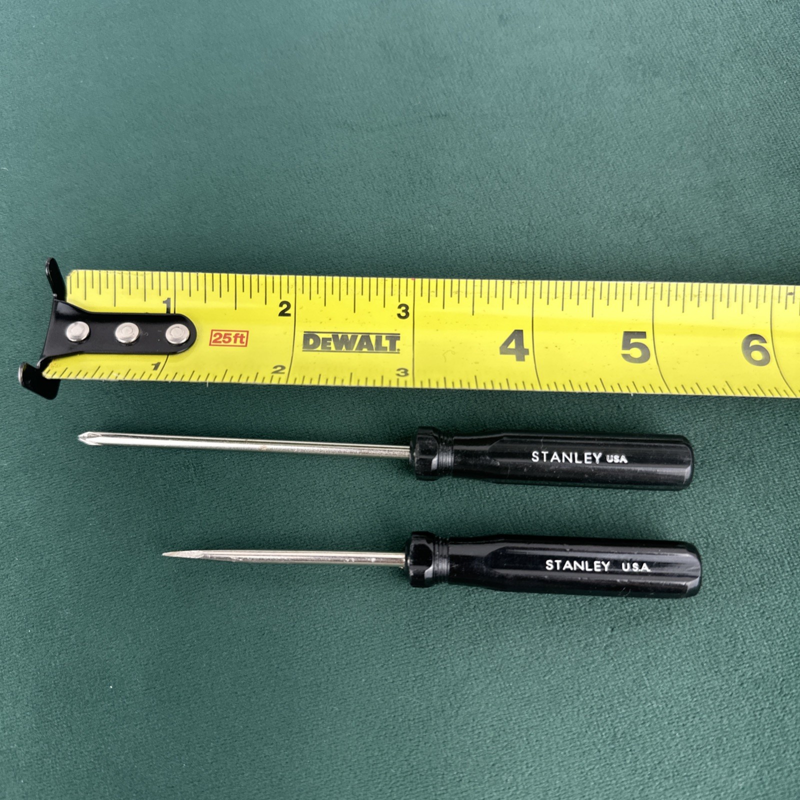 Small Stanley Black Phillips And Flathead Screwdriver Set Of 2