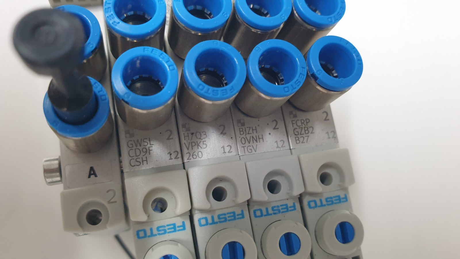 Festo Pneumatic Valve Manifold Assembly with Cables – USED