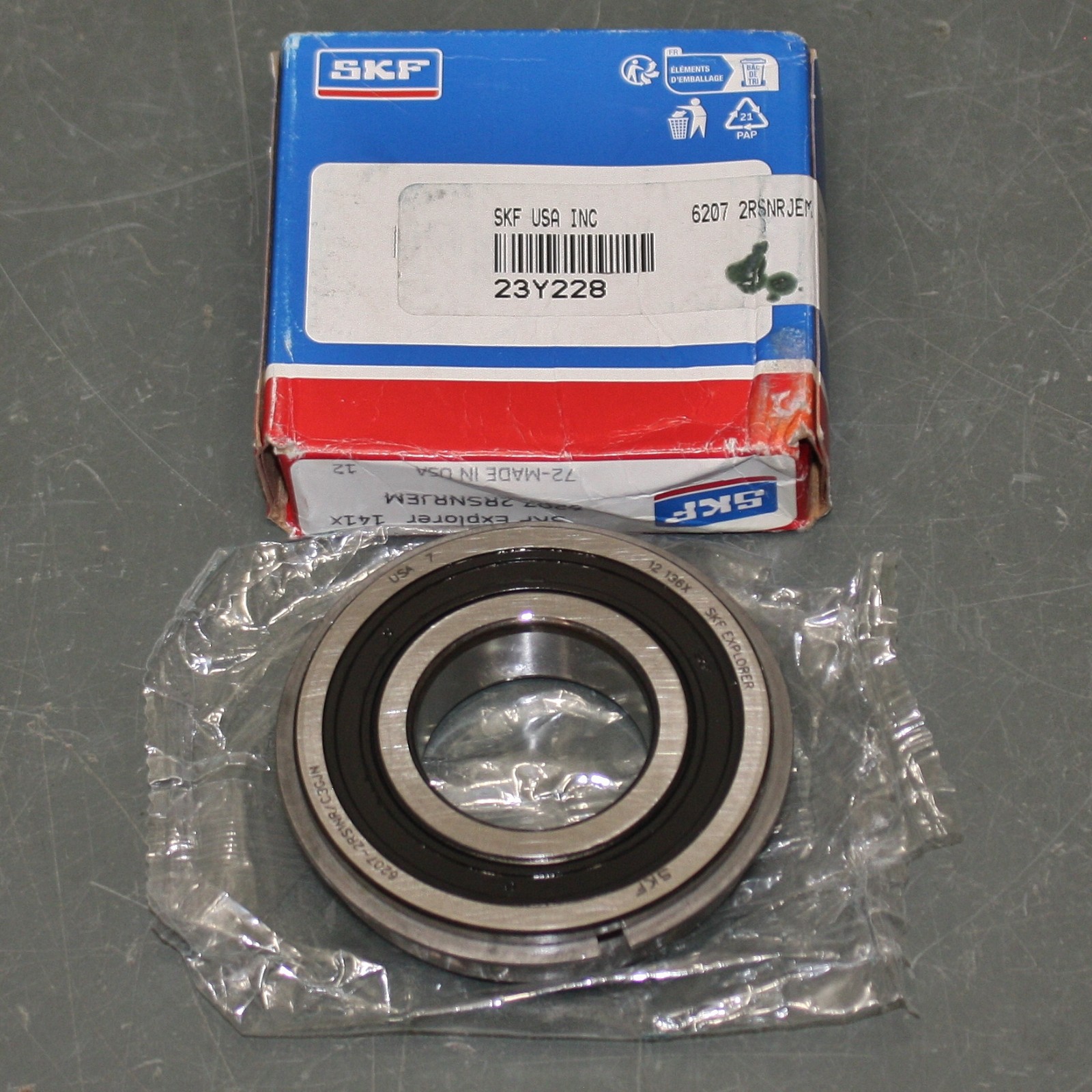 SKF Radial Ball Bearing 6207 2RSNR JEM, 35mm ID x 72mm OD x 17mm, 100Cr6