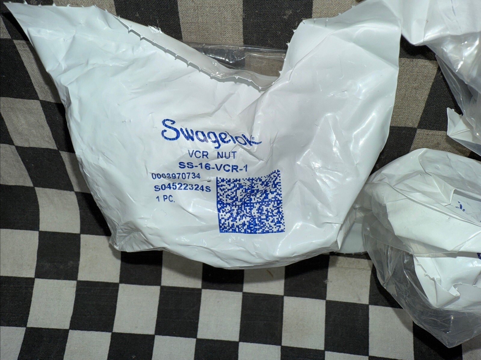 SWAGELOK Female Nut 1″ VCR, SS-16-VCR-1, SS16VCR1, LOT OF 4, SHIPSAMEDAY#1549W6