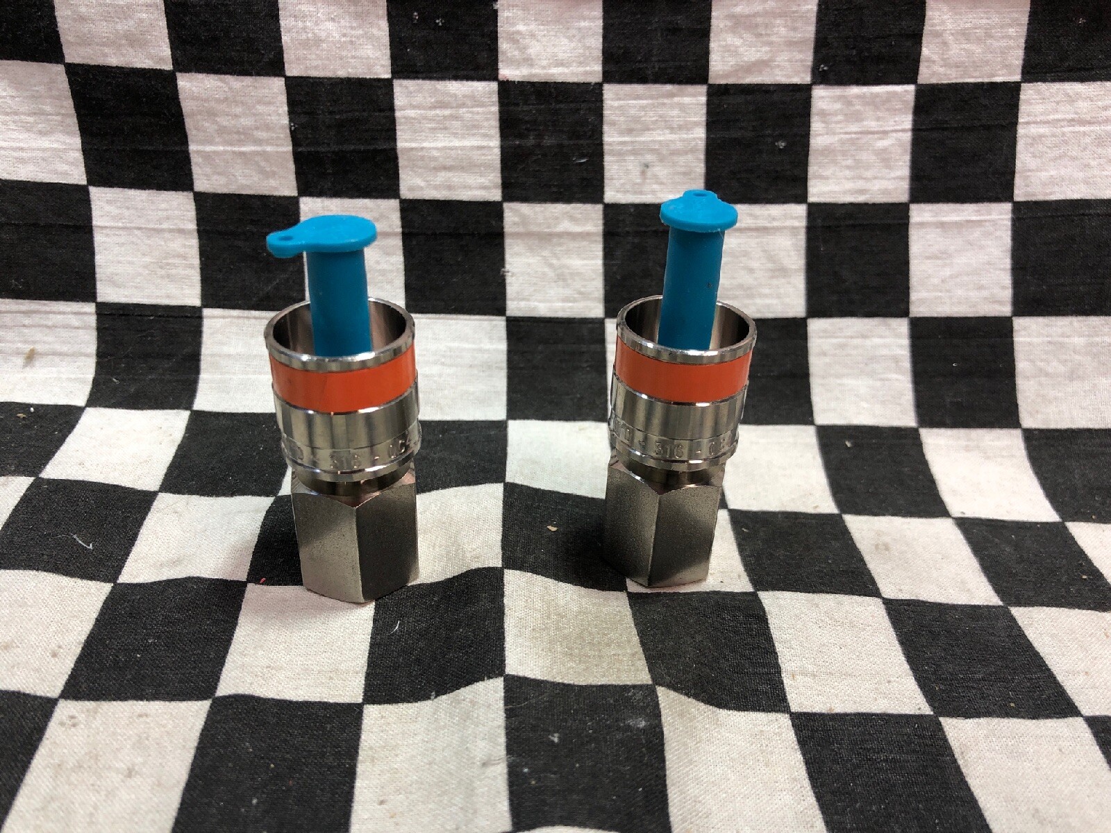 4x Swagelok Quick Connect, SS-QC6-B-4PMK2 & SS-QC6-S-600K2 & SS-QC4-S-4PFK2