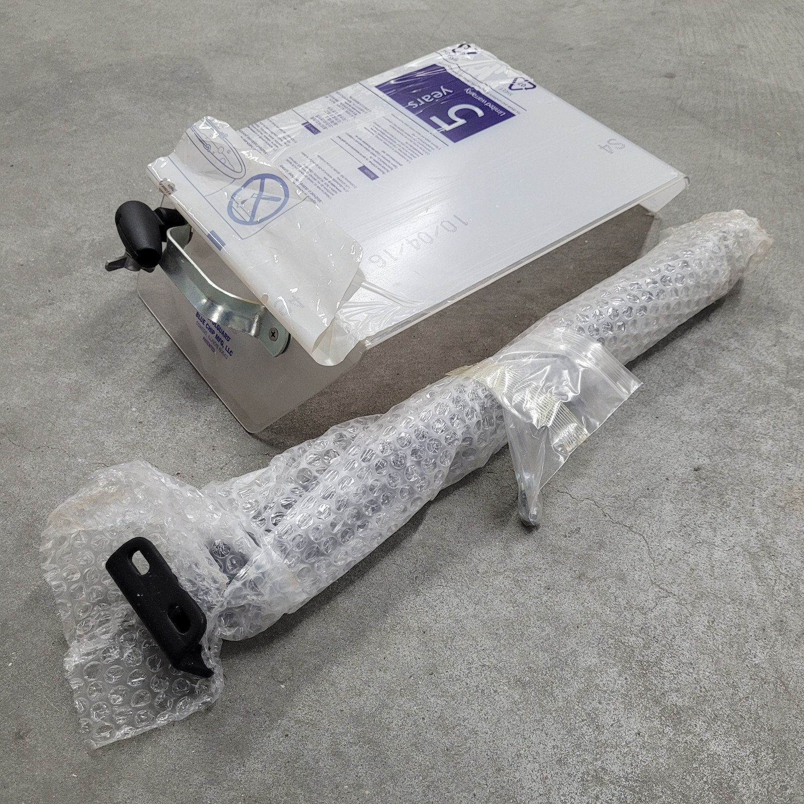 BristolGuard 4392A17 Swing Away Machine Shield, Bolt In, GF-100XL, B7829 – NEW