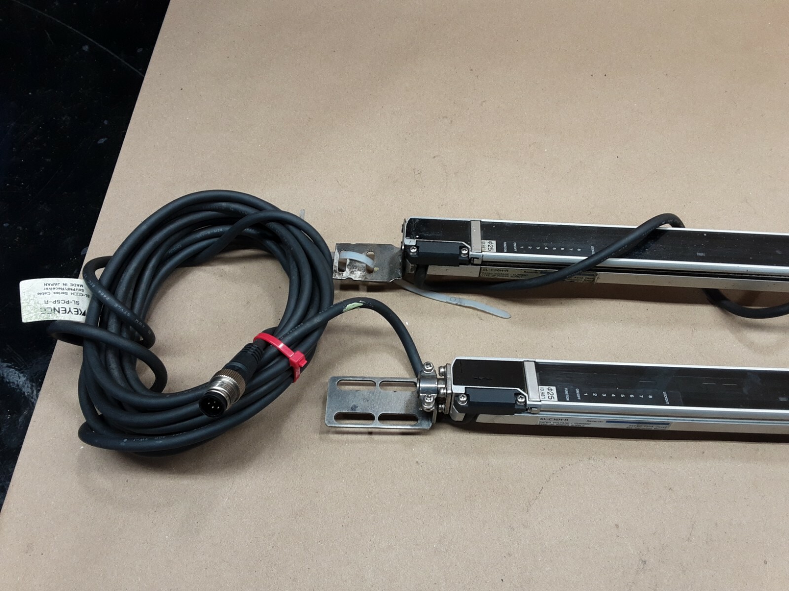 KEYENCE SL-C36H-R / SL-C16H-R LIGHT CURTAIN RECEIVER #1005D19PR5