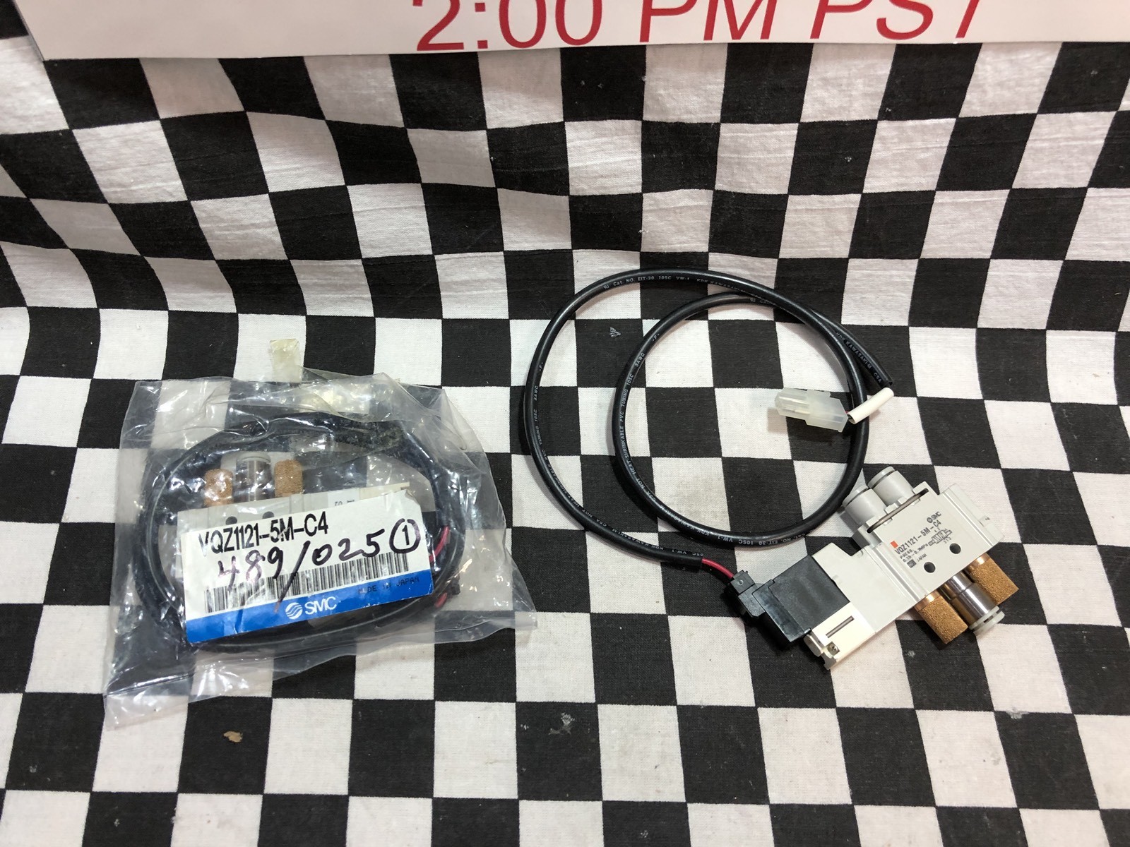 LOT OF 2, SMC SOLENOID VALVE VQZ1121-5M-C4, VQZ11215MC4, SHIPSAMEDAY#1176B4
