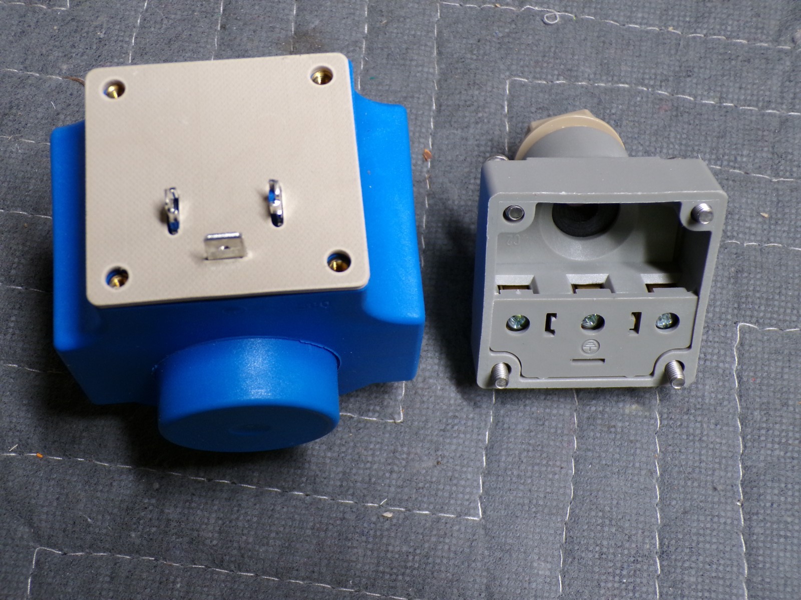 Danfoss #018F6857 Solenoid Coil BG024DS 24V DC W/Connection Box *NOS*