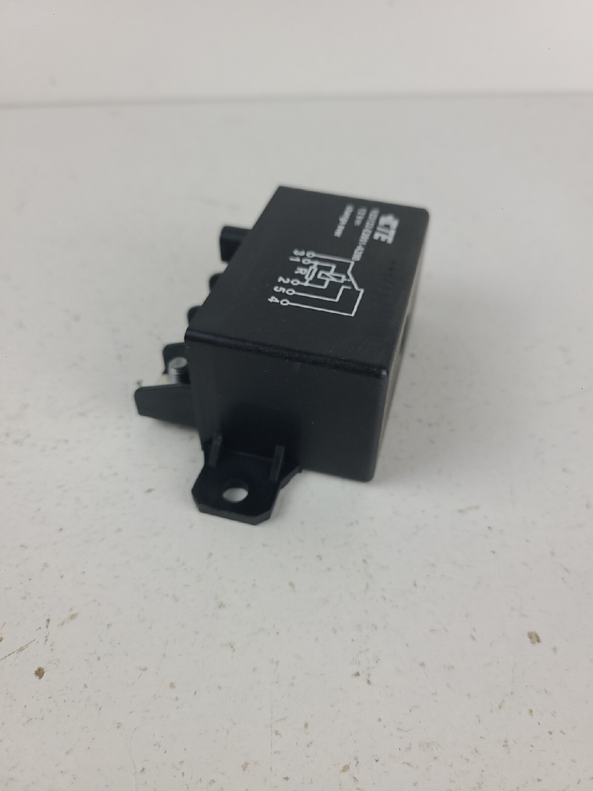 TE Connectivity V23132-E2001-A200 Change Over New!