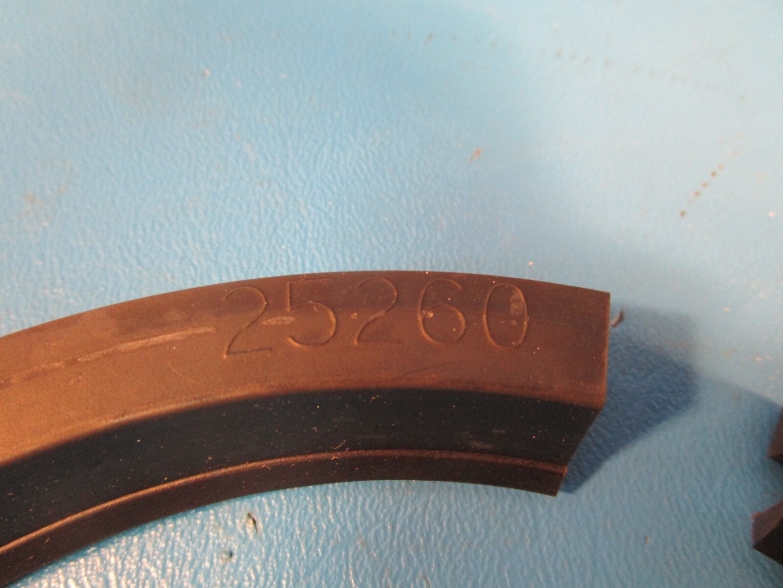 GARLOCK KLOZURE 25003-2873, Model 23 Oil Seal, Split 4.875″ ID, 6″ OD X 1/2″ WID