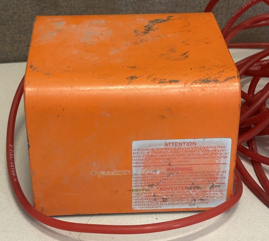 Linemaster 522-B14 6″ x 6″ x 4.5″ General Purpose Foot Switch