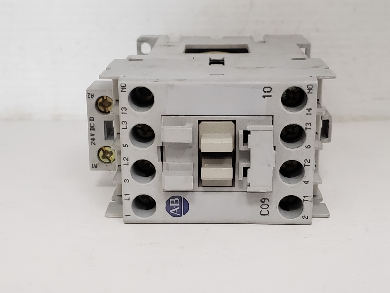 ALLEN BRADLEY 100-C09DJ10 CONTACTOR 9A 24V DC 3NO 1NO SER A
