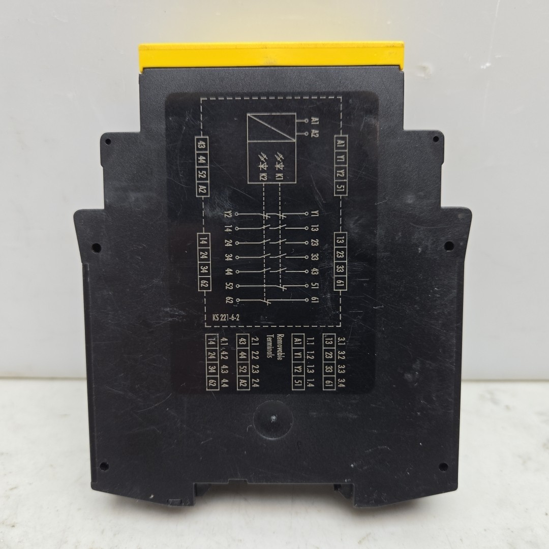 Moeller ESR4-NE-42 Safety Relay 24V Ac/Dc 50/60Hz 230Vac 6A 18815601 Used See Pi