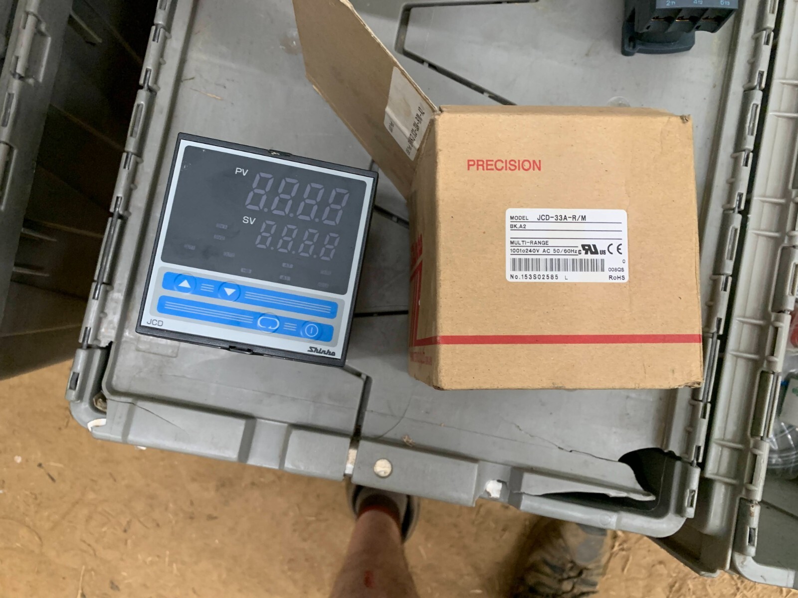 Shinko Digital Indicating Limit Controller 100-240VAC 50/60Hz P/N JCD-33A-R/M A2