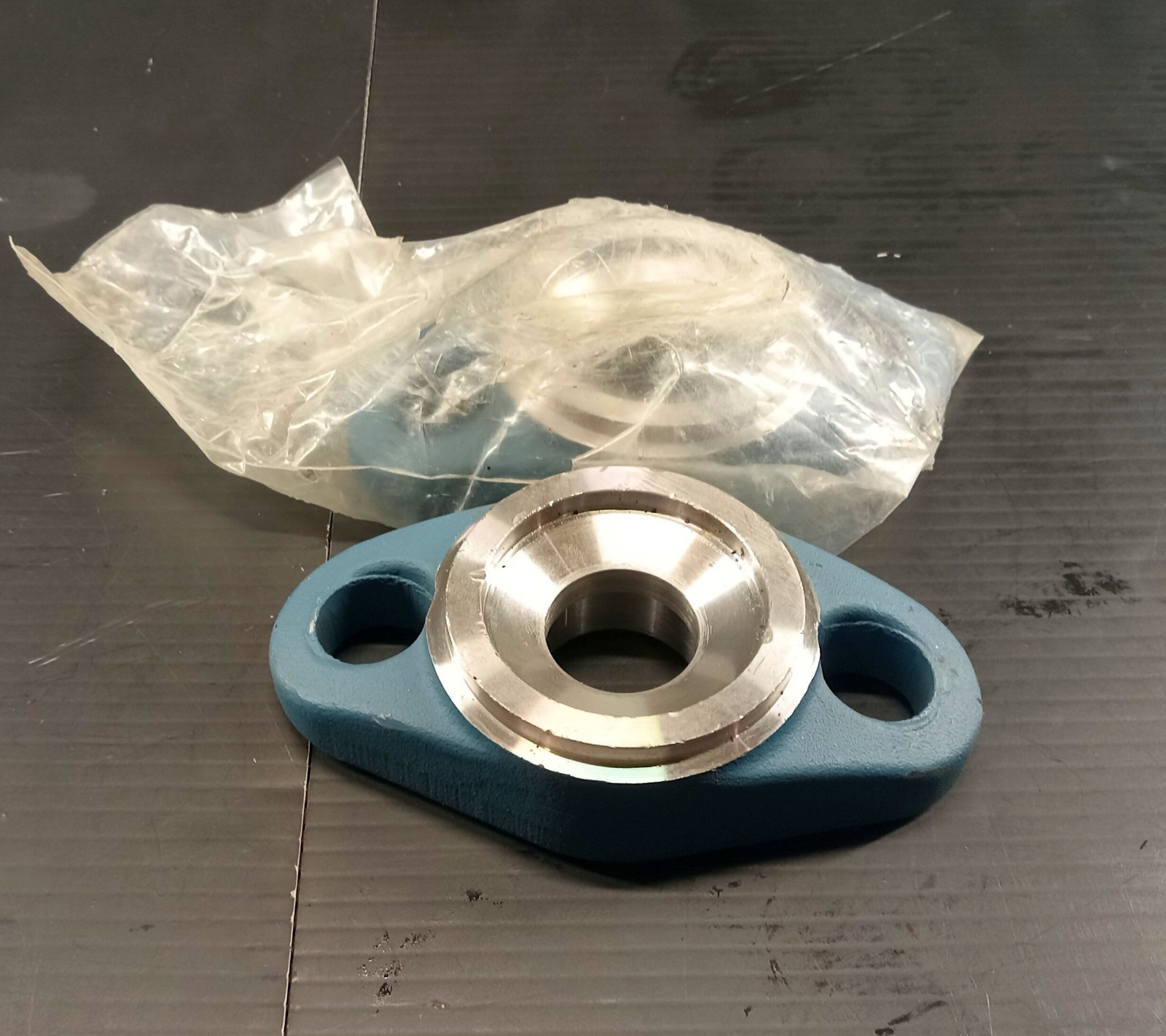 2 NEW UNBRANDED 300051 2 BOLT FLANGED PILLOW BLOCK HOUSING NNB ***MAKE OFFER***