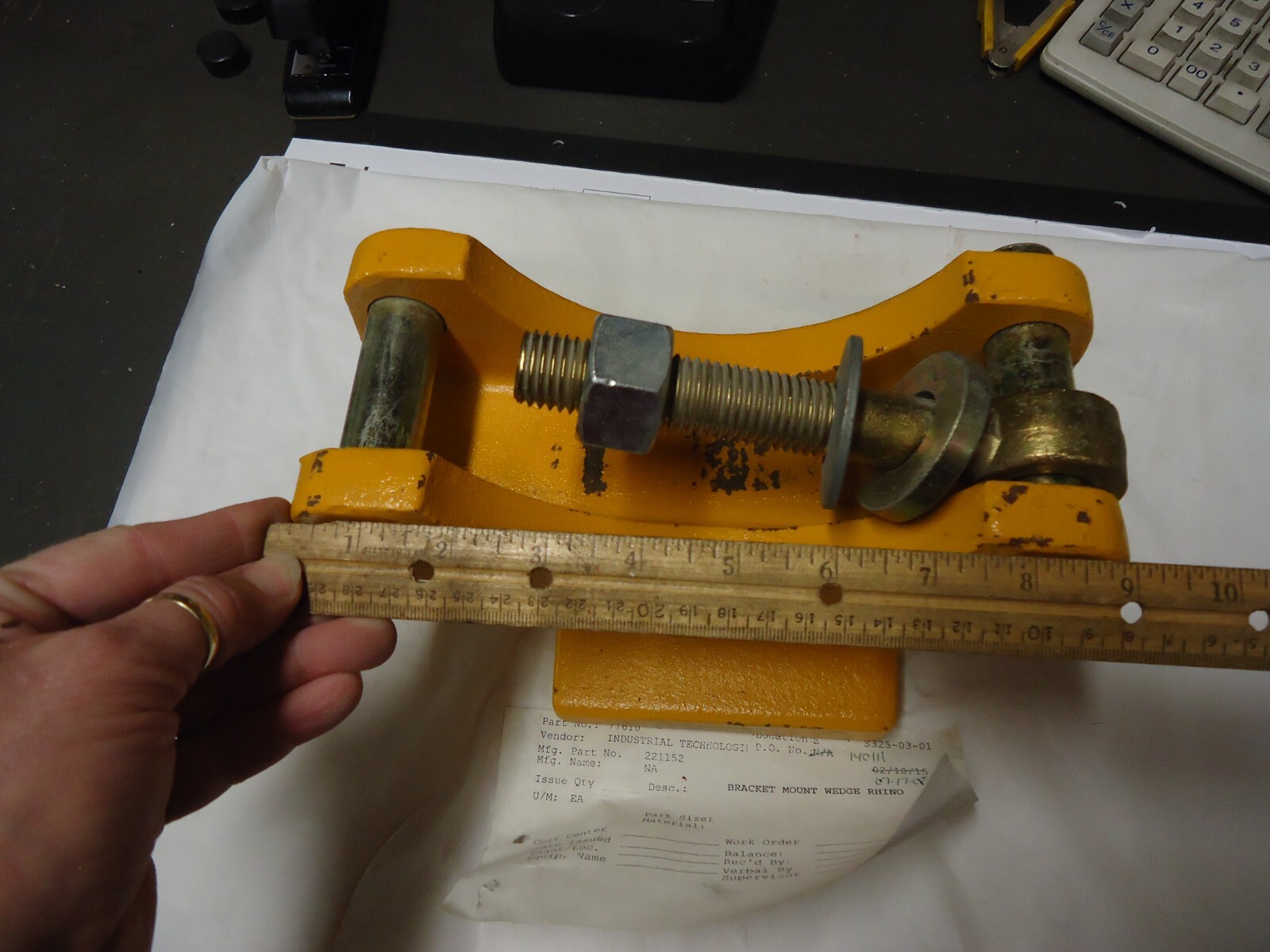 INDUSTRIAL TECHNOLOGIES 221152 BRACKET MOUNT WEDGE RHINO – PIN SIZE 15/16″