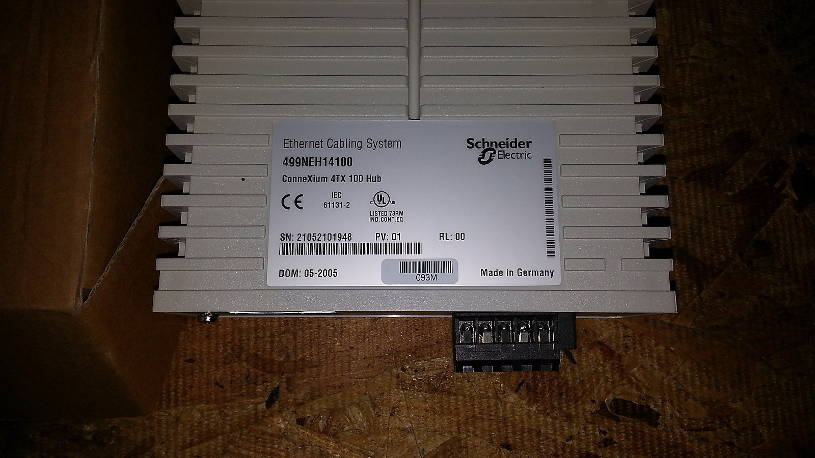 Schneider Electric Modicon Connexium 499NEH14100 499-NEH-141-00 Ethernet 4TX Hub