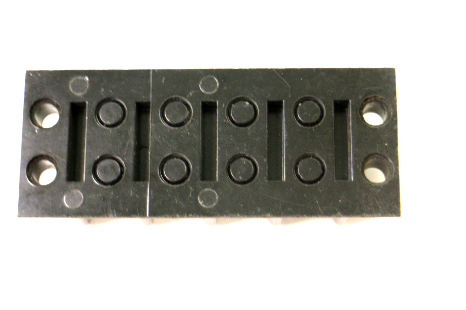 CONN BARRIER STRIP 4CIRC 0.437″ New Open Box