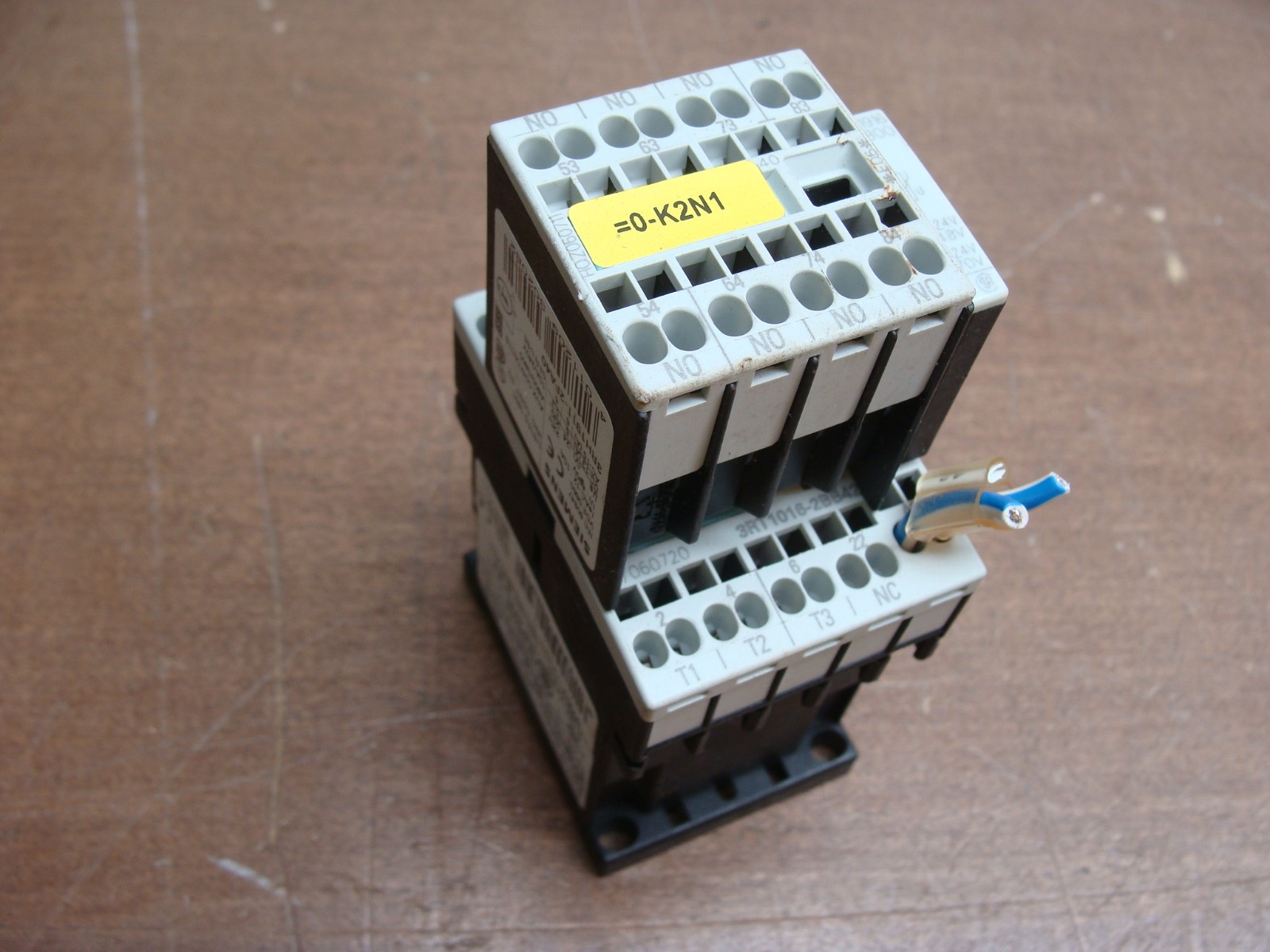 LOT OF 2 SIEMENS CONTACTORS 3RT1016-2BB42 W/3RH1911-2FA40 & 3RT1916-1BB00