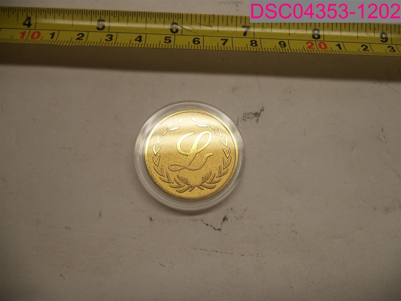 QTY=20; Win/Lose Gold Insignia Flip Coin Plastic Chips 1-1/2″ Diameter