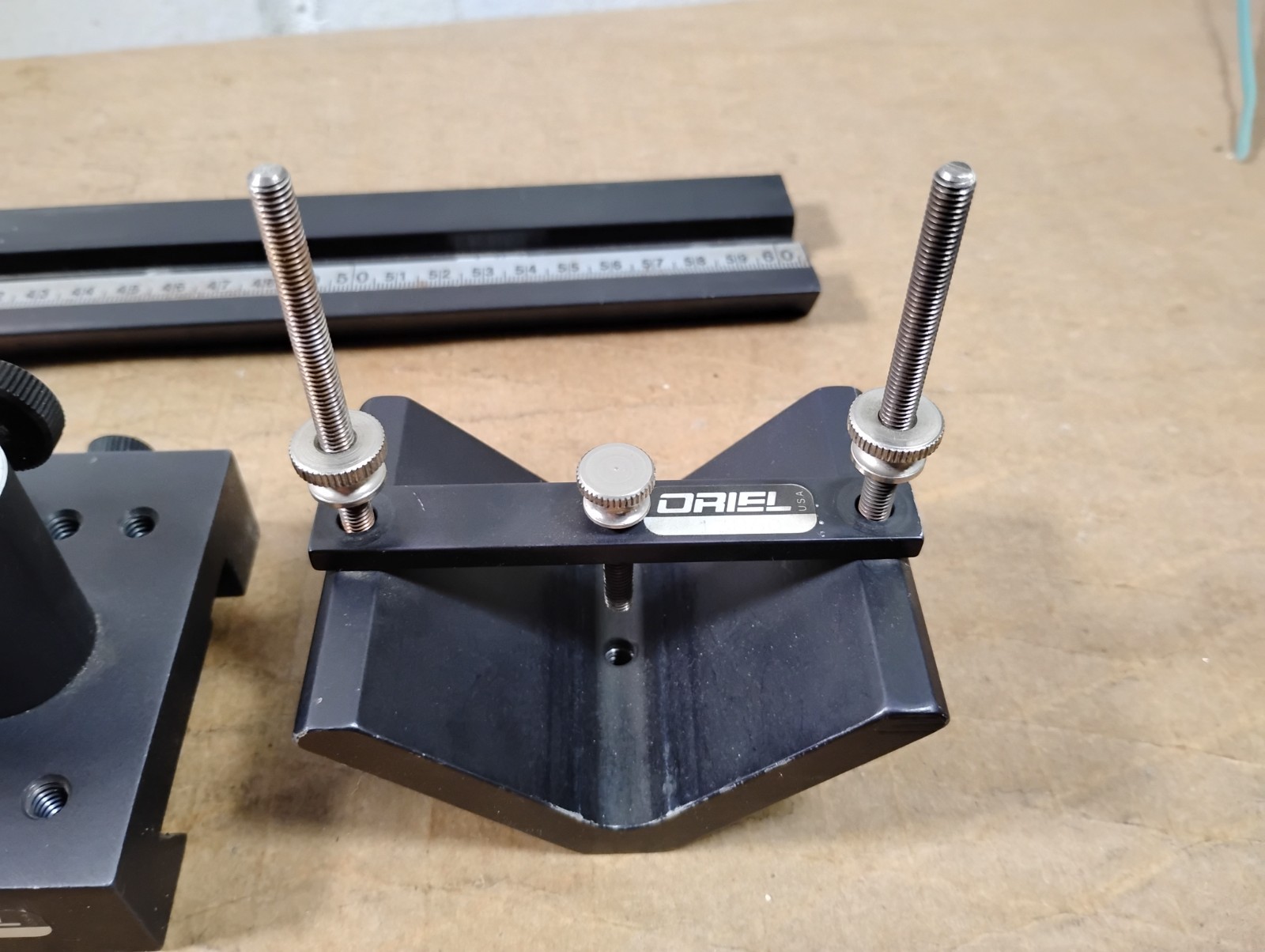Oriel Optical Rails with Carriers – 11502 11522 11641 11670 13860