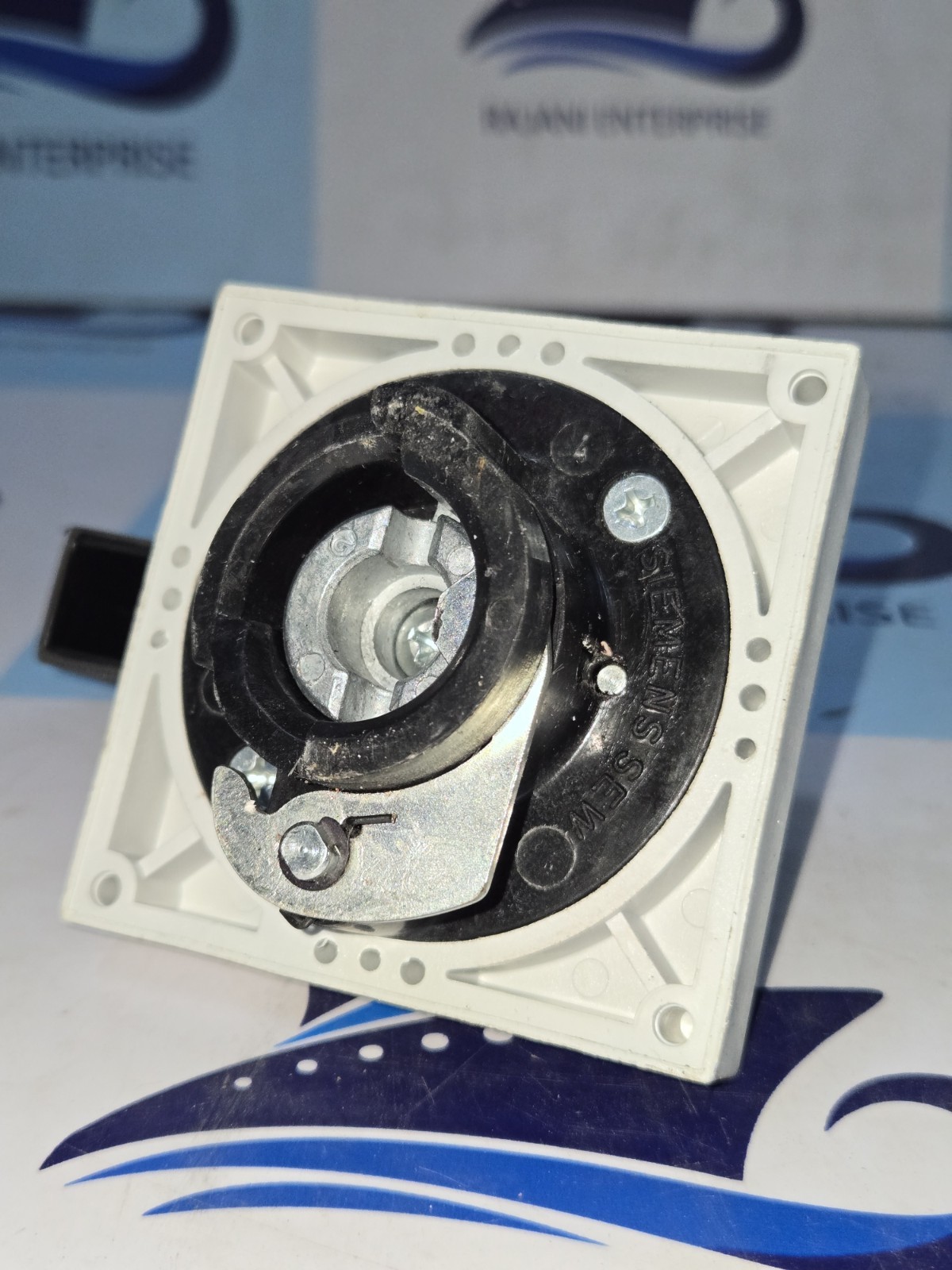 NEW Siemens 8UC 68 Accessory Hybrid Drive For 3KL8 SZ1/2
