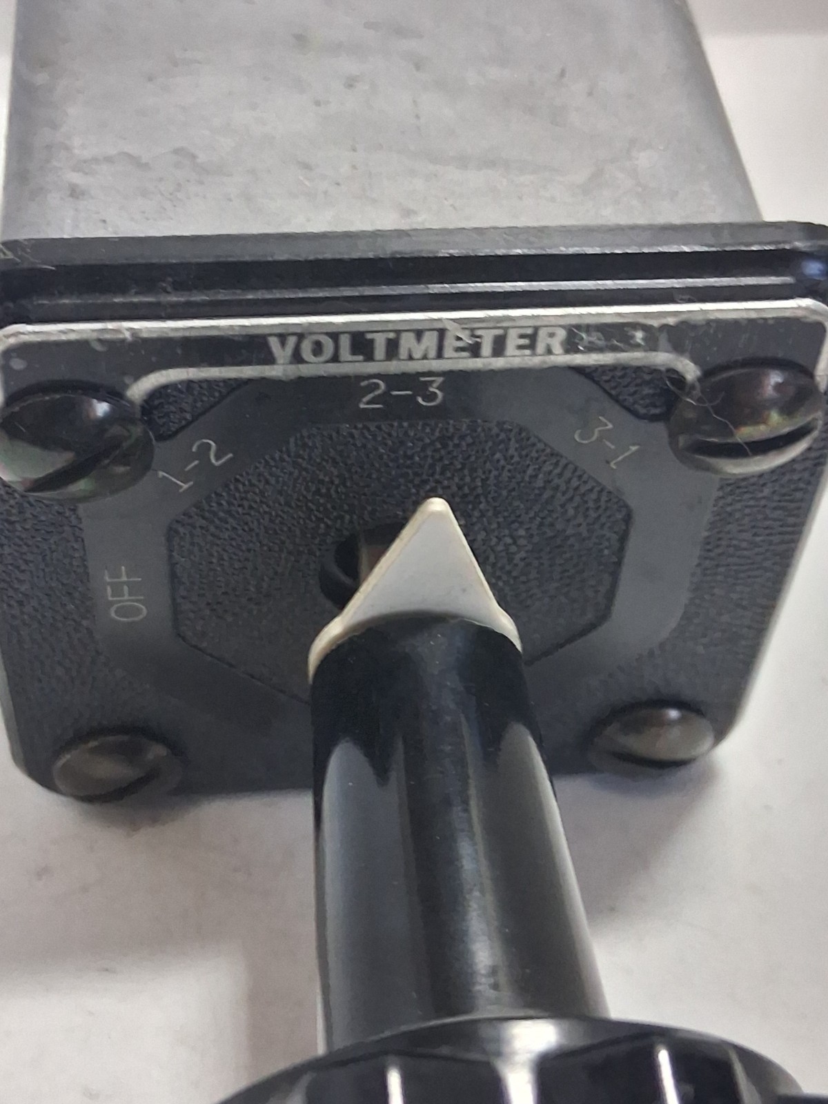GENERAL ELECTRIC 10AA004. VOLTMETER CONTROL SWITCH 4 POSITION TYPE SBM