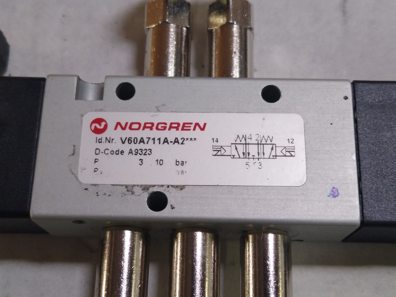 NORGREN V60A711A-A2 DOUBLE SOLENOID VALVE WITH 5 STAINLESS STEEL OUTLETS