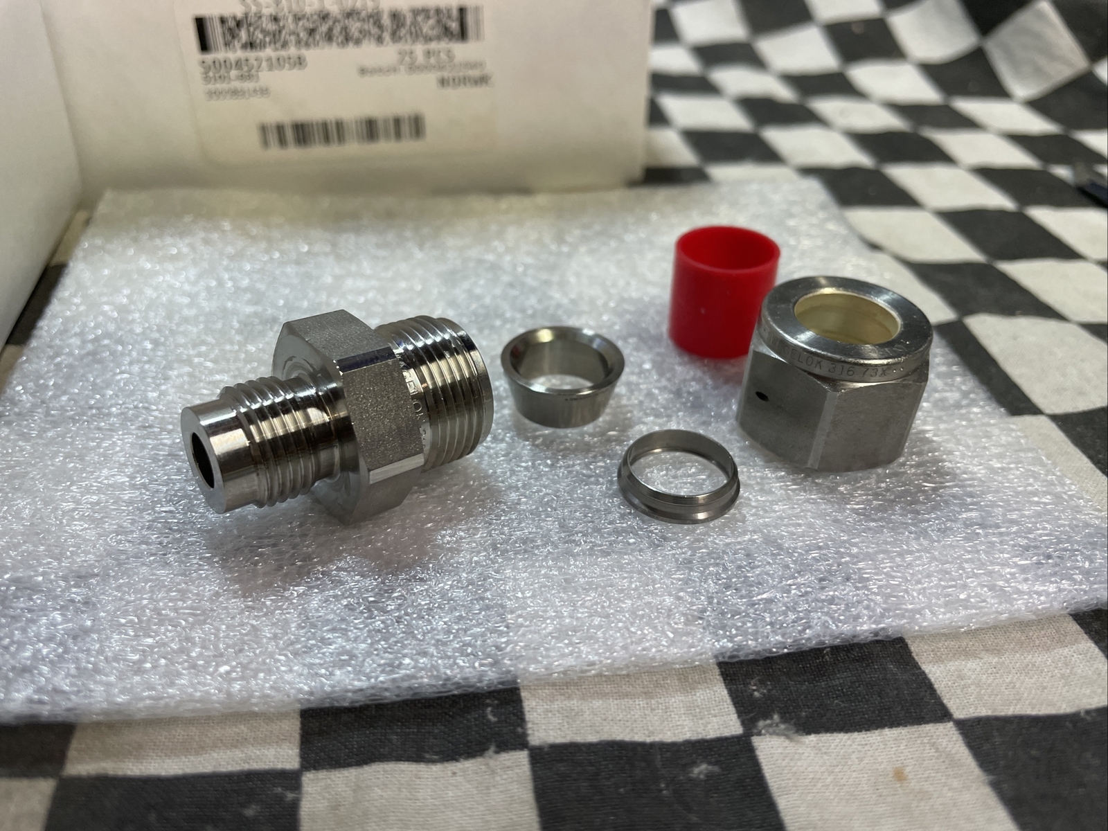 SWAGELOK Male Connector 1/2 TUBE x 9/16-20, SS-810-1-0215, SS81010215, LOT OF 93