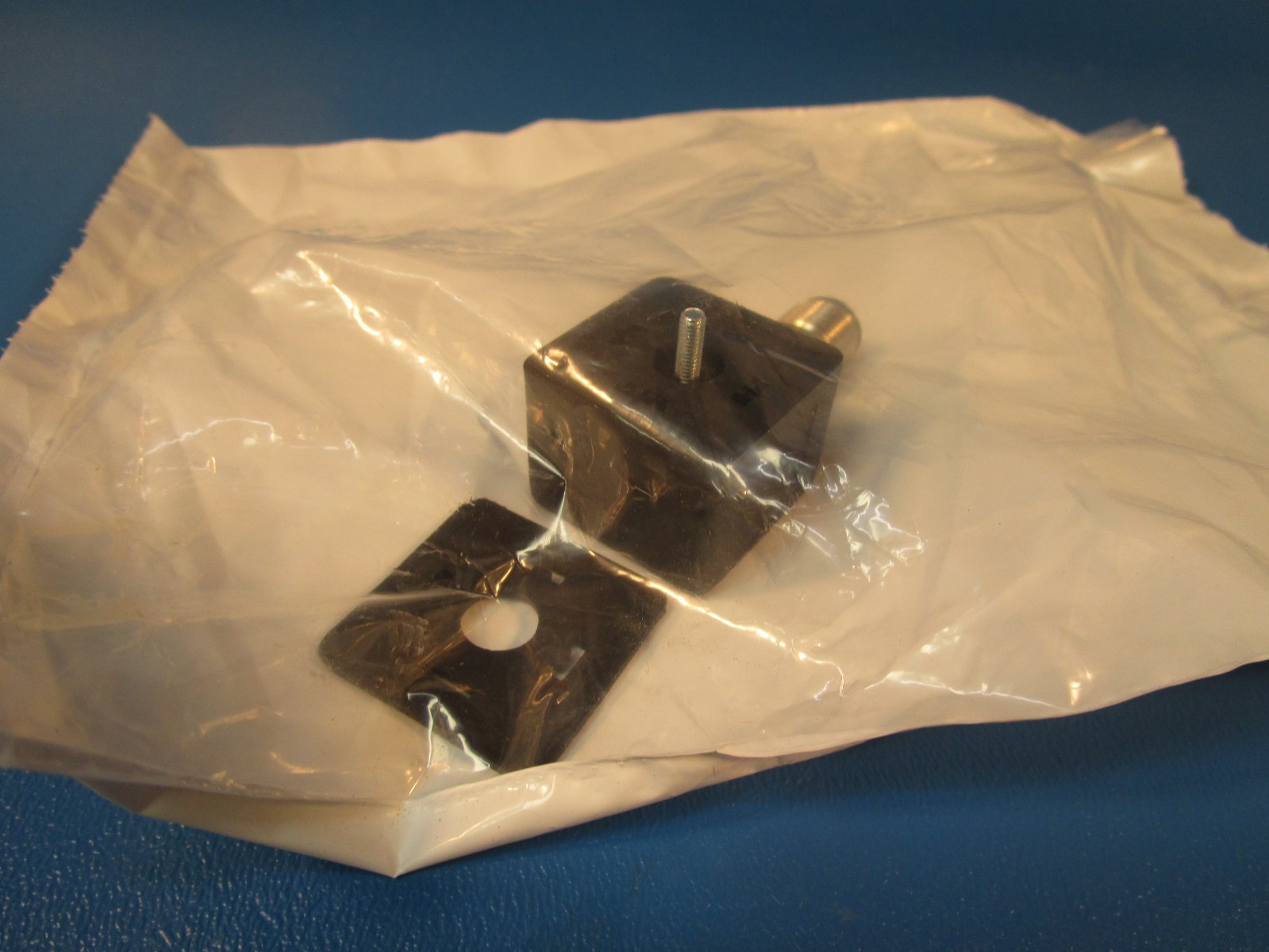Mencom Corporation VAN-029-3401, Solenoid Valve connector, 4 Pins