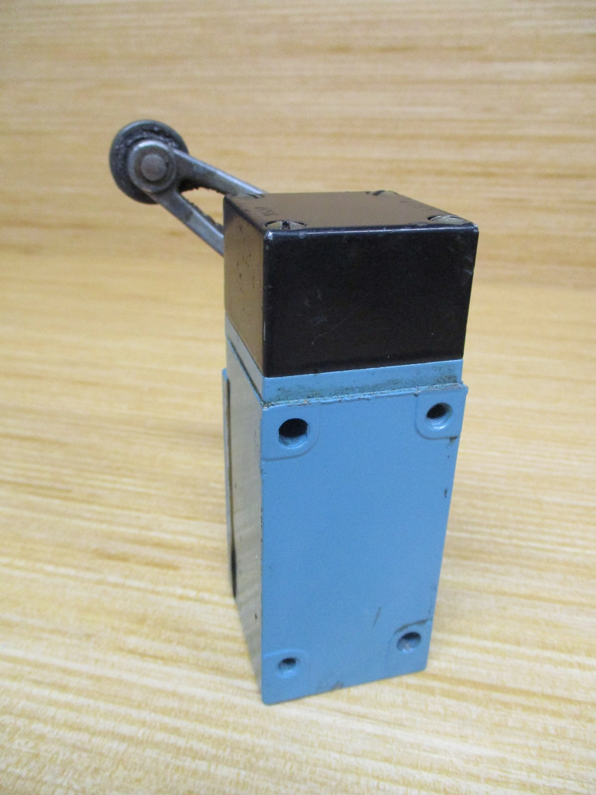 Micro Switch LSP3K Limit Switch W/ Roller Lever