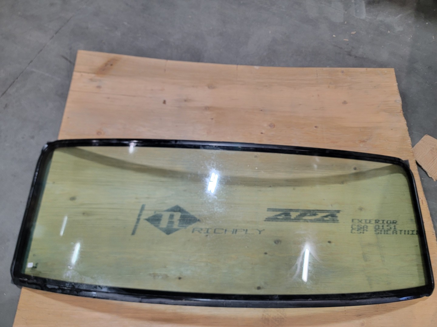 SURPLUS NEW Peterbilt R44-6059-5 Glass – Windshield – Transportation