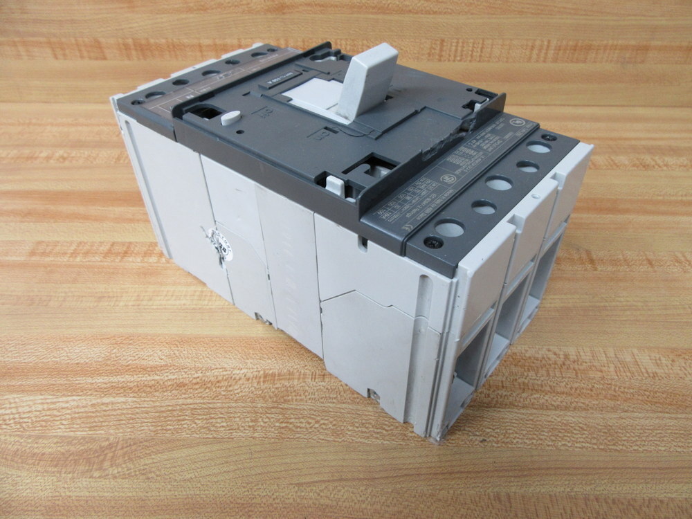 ABB Sace TMAX T4N 250 Circuit Breaker PR221DS 150 Amp/CRACKED HOUSING