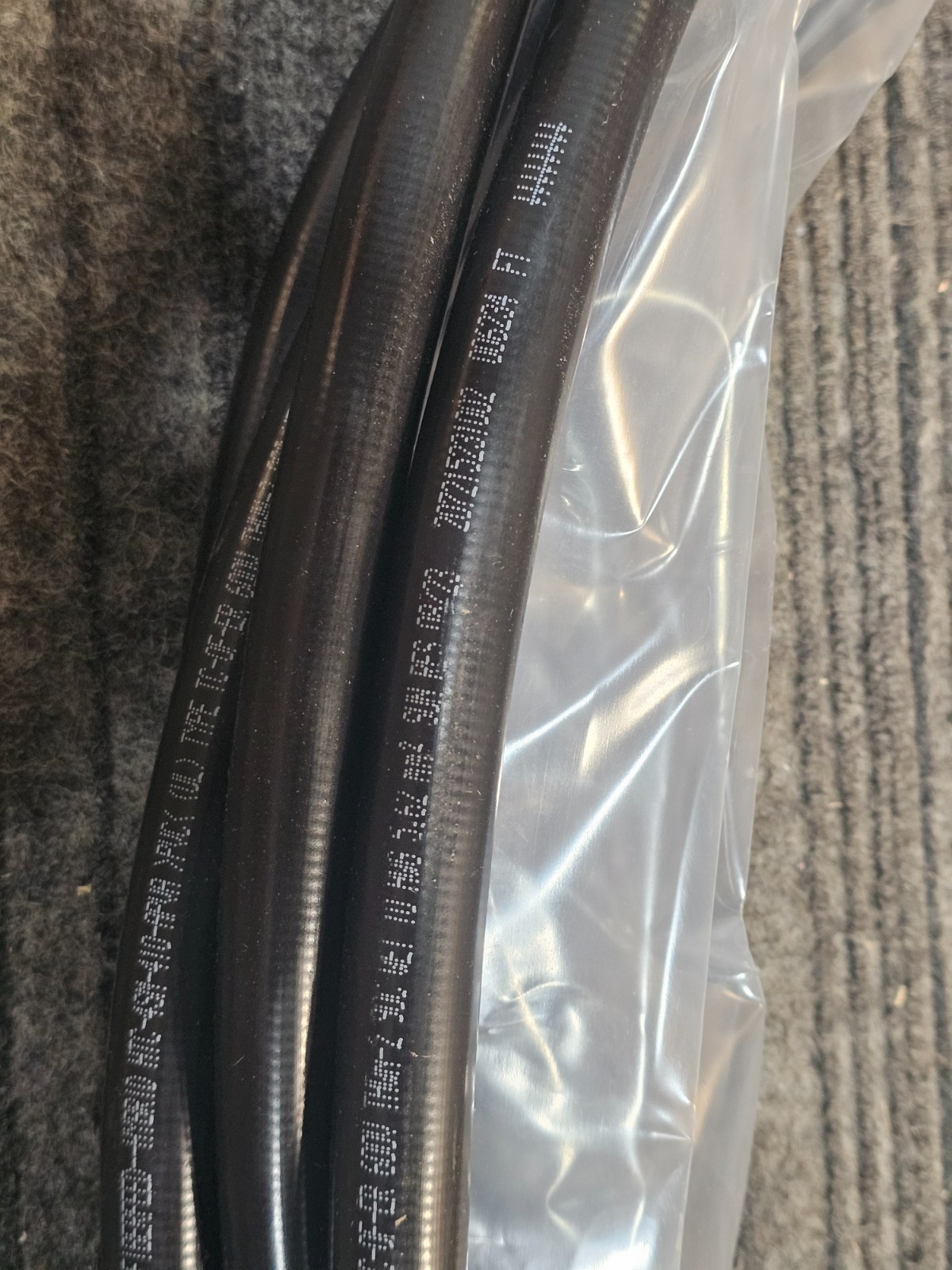 CommScope HFT410-1SBVYF-30G Heliax Fiberfeed Hybrid Jumper 30′ 4x10AWG, Black